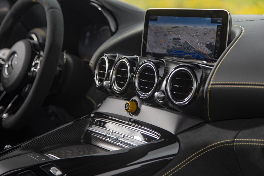 Интерьер Mercedes-AMG GT R (C190) 2019 года  (NA) (фото 72 из 85)